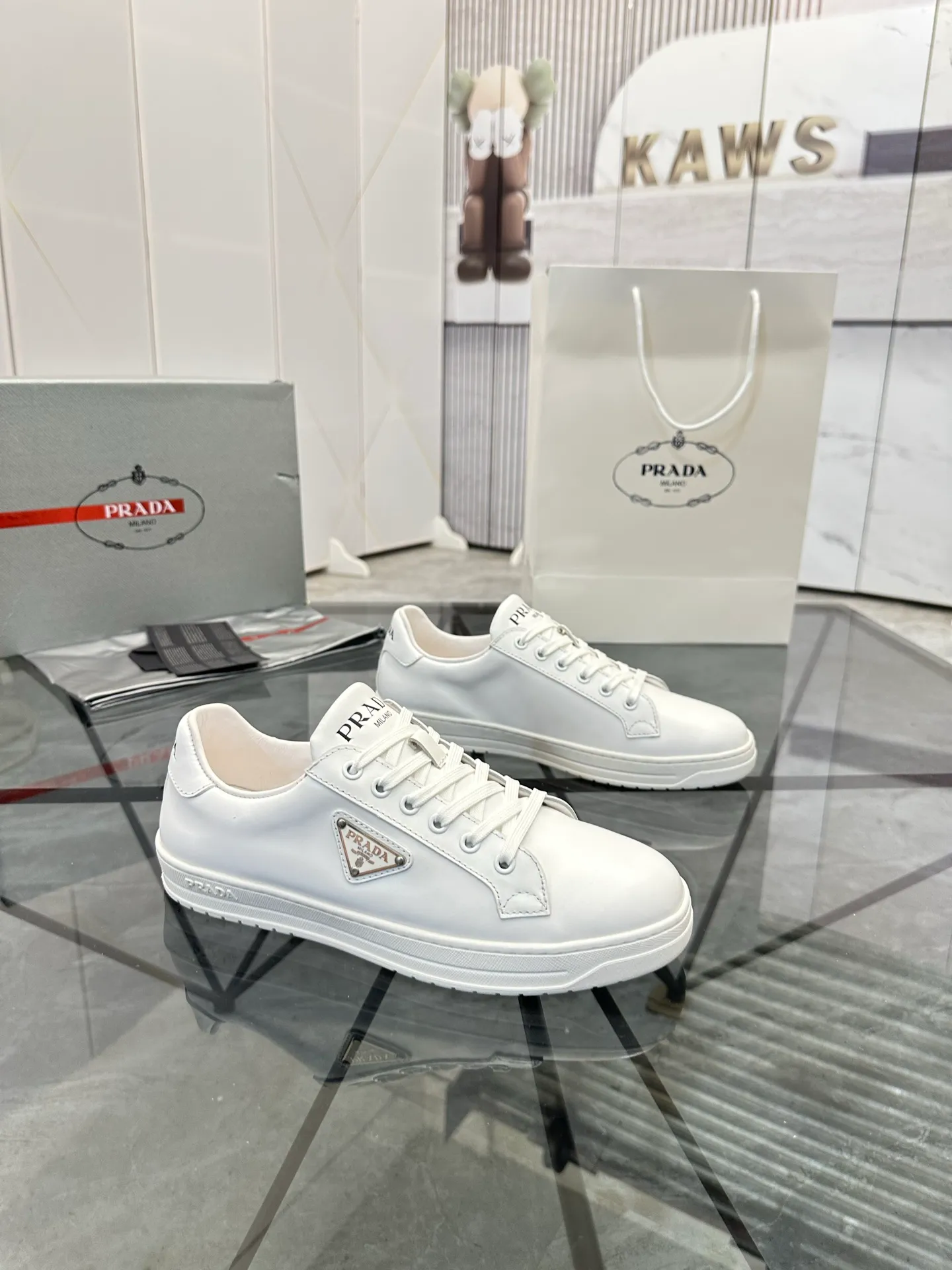 Men's shoes for sale 💰: 💰P540¥ High-end top quality Product trademark: Prada *"Prada*" low-top casual shoes Regular size: 38-45 (can be customized to 46) Product materials: imported first-layer cowhide for the upper, water-dyed cowhide lining, cowhide feet, original outsole. No.: 001